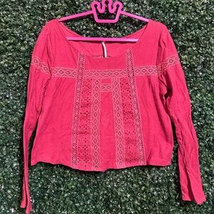 FREE PEOPLE Top with cute details!! Maroon